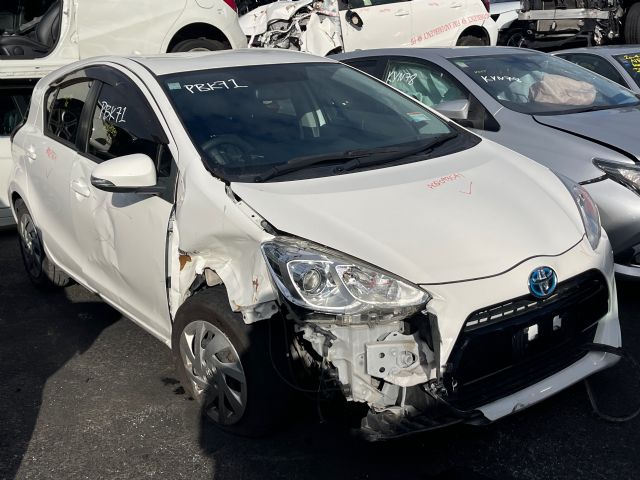 Toyota Aqua NHP10 2011-2015
